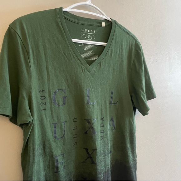 GUESS Green & Black Ombré Graphic V-Neck Cotton Tee - Size Small - Picture 3 of 11